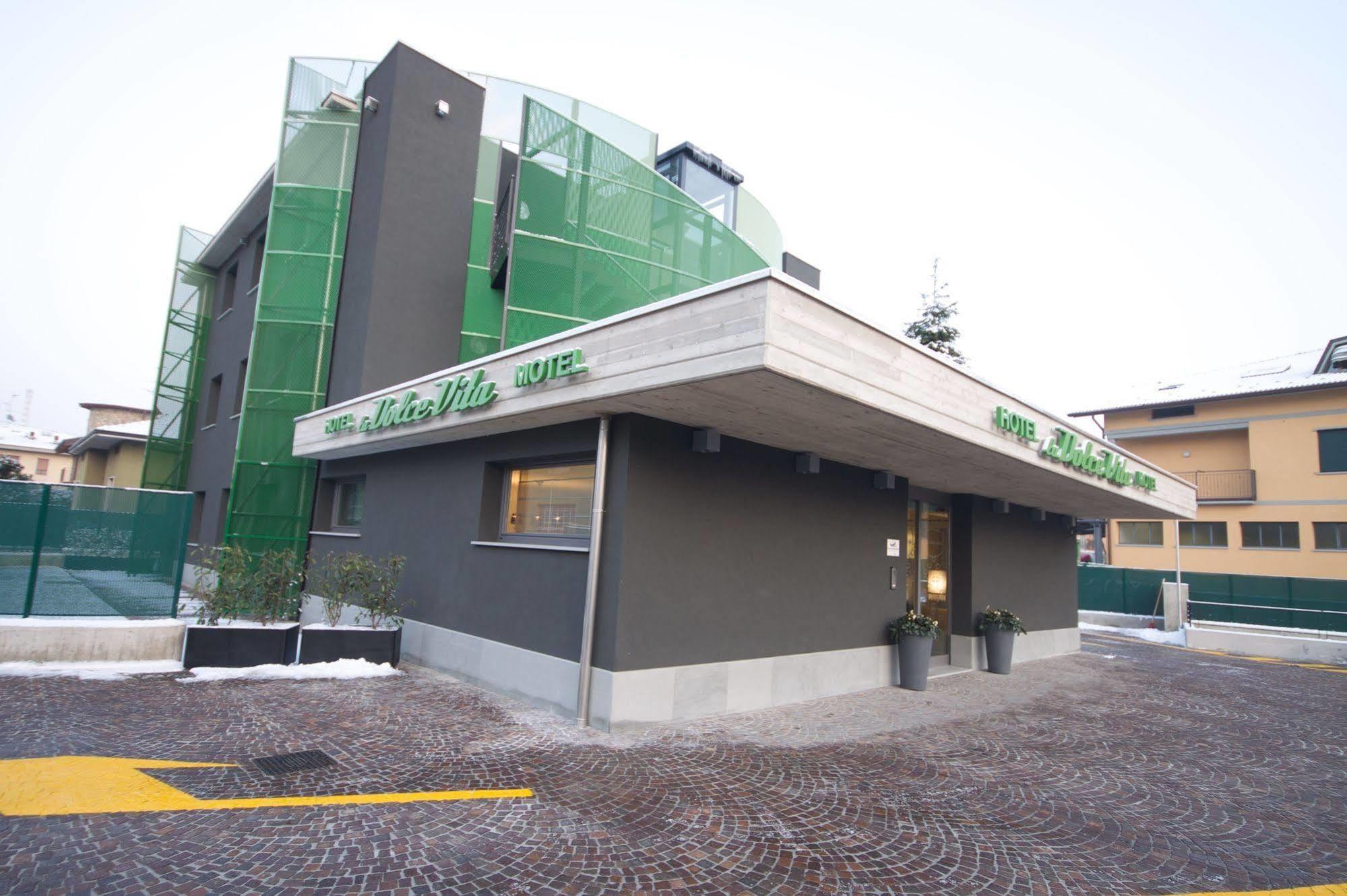 Invilladiserio Hotel Villa di Serio Bagian luar foto